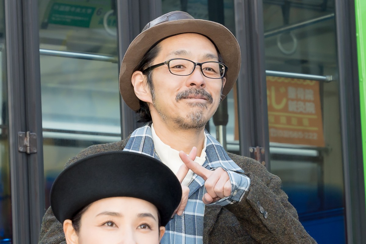 仲里依紗、昭和ファッション披露「肩パッドは控えめに2個」シングルマザー役への共感ポイントも明かす