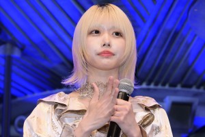 あの、映画『デッドデッドデーモンズデデデデデストラクション』前章　完成披露試写会舞台挨拶に登場