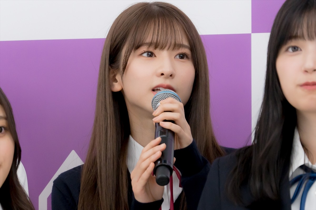 乃木坂46・5期生、齋藤飛鳥に写真集をお渡し「見てくれたらうれしいな」　それぞれのチャームポイントも告白