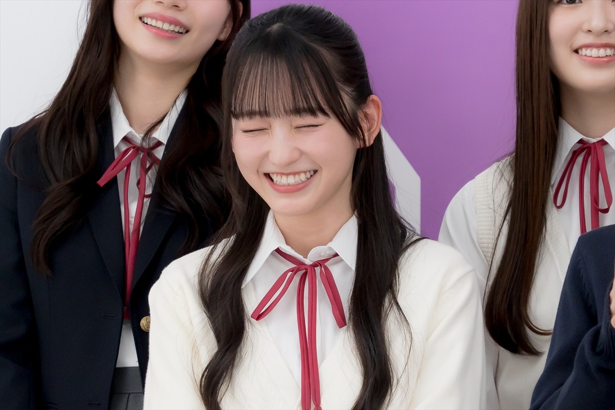 乃木坂46・5期生、齋藤飛鳥に写真集をお渡し「見てくれたらうれしいな」　それぞれのチャームポイントも告白