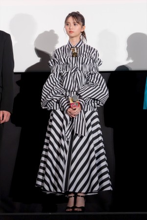 齋藤飛鳥、『映画 マイホームヒーロー』初日舞台挨拶に登場