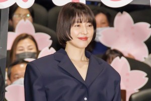 長澤まさみ、映画『四月になれば彼女は』初日舞台挨拶に登場