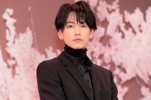 佐藤健、映画『四月になれば彼女は』完成披露試写会に登場