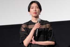 江口のりこ、映画『あまろっく』完成披露舞台挨拶に登場