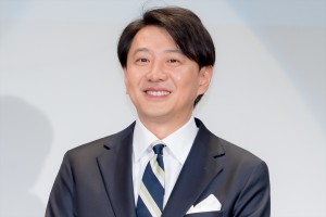 青井実、『Live News イット！』記者発表会に登場  