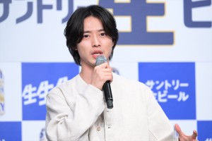 山崎賢人、「サントリー生ビール」新CM発表会に登場
