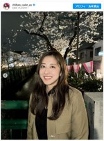 実妹が撮影、斎藤ちはるアナの夜桜をバックにしたショット　※「斎藤ちはる」インスタグラム