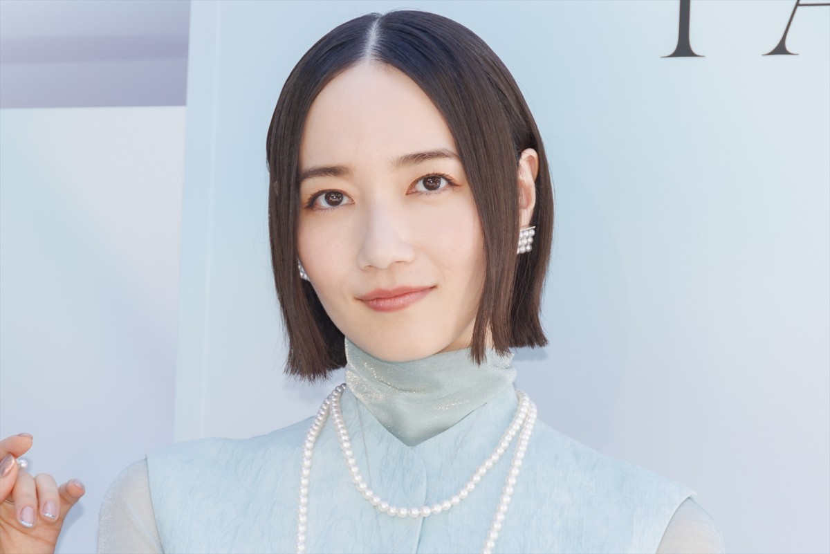 吉岡里帆、エレガントなドレス姿を披露　長期休暇の予定を報告「メキシコの方に行こうかなと」
