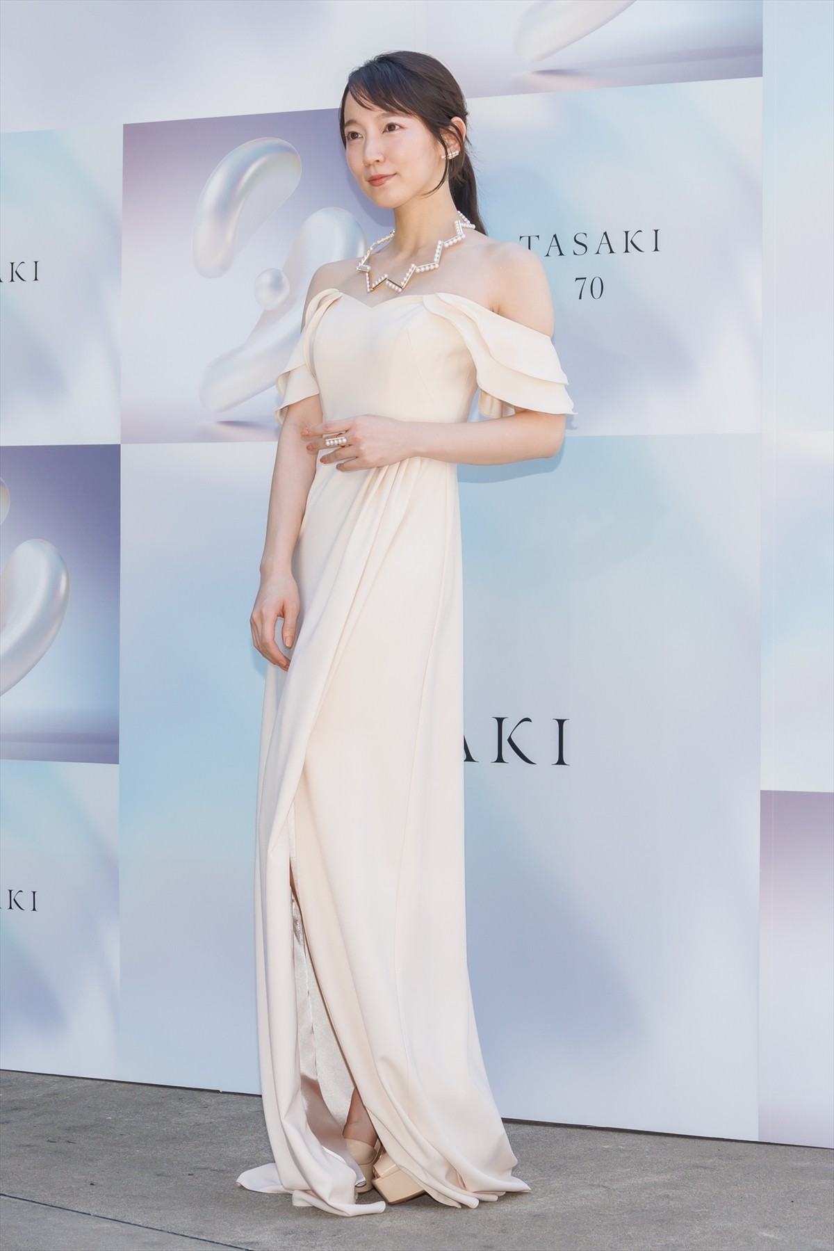 吉岡里帆、エレガントなドレス姿を披露　長期休暇の予定を報告「メキシコの方に行こうかなと」