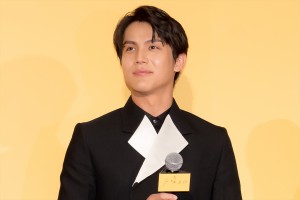 中川大志、映画『碁盤斬り』完成披露舞台挨拶に登場