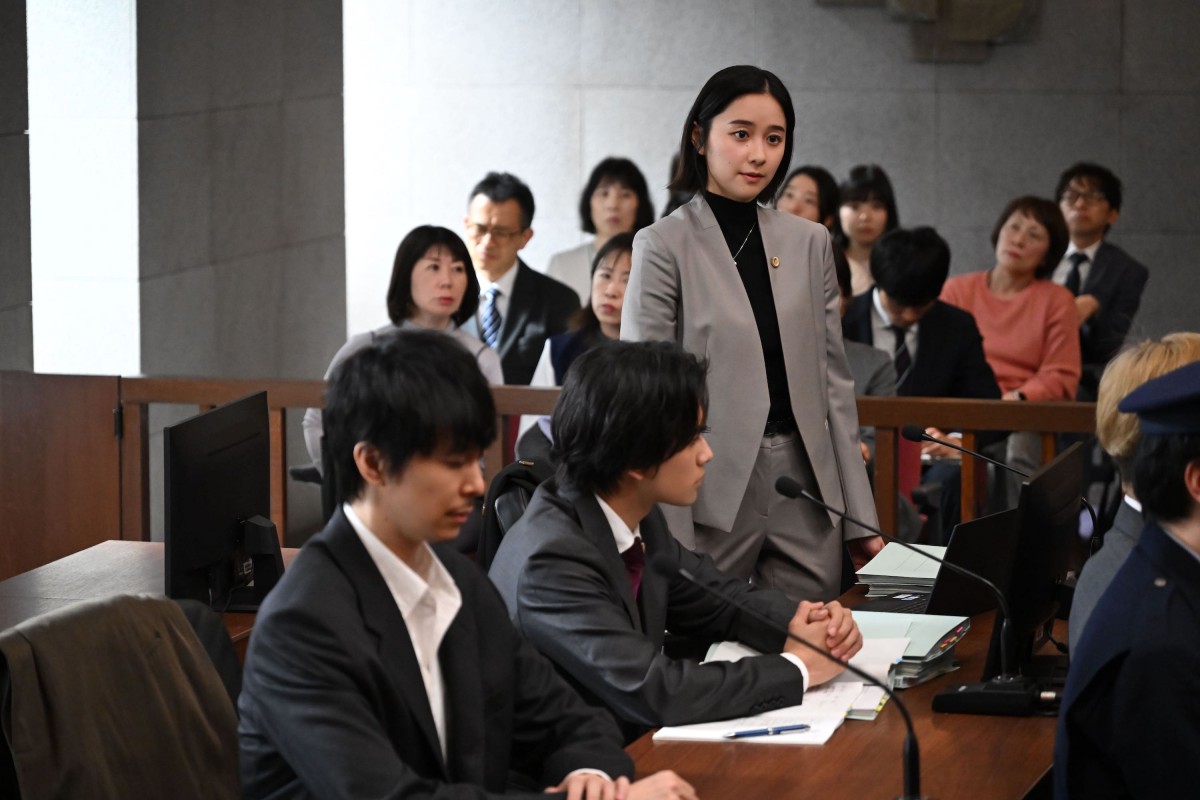 長谷川博己、殺人犯をも無罪にするダークで危険な弁護士を怪演！『アンチヒーロー』今夜開幕
