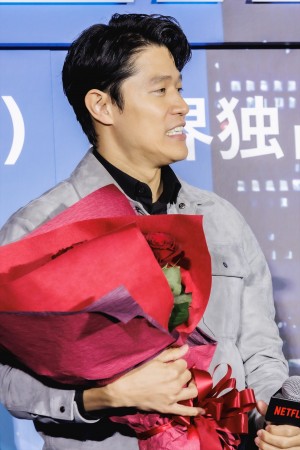 鈴木亮平、Netflix映画『シティーハンター』ワールドプレミアイベントに登場