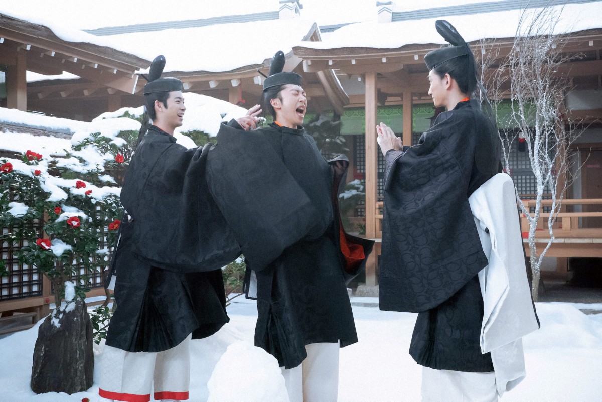 『光る君へ』第16回　宮中の“伊周”三浦翔平、弟“隆家”竜星涼の前に“詮子”吉田羊が現れる