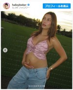【写真】妊娠中のヘイリー・ビーバーが大きなお腹を公開！