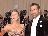 ライアン・レイノルズ、第4子の名前はテイラーが教えてくれるとジョーク