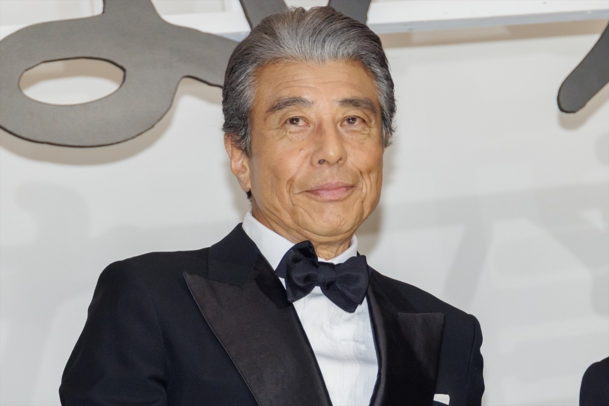 舘ひろし＆柴田恭兵、2人の関係は「もう夫婦でした」壇上でのハグに大歓声