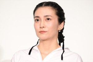 柴咲コウ、映画『蛇の道』完成披露試写会舞台挨拶に登場