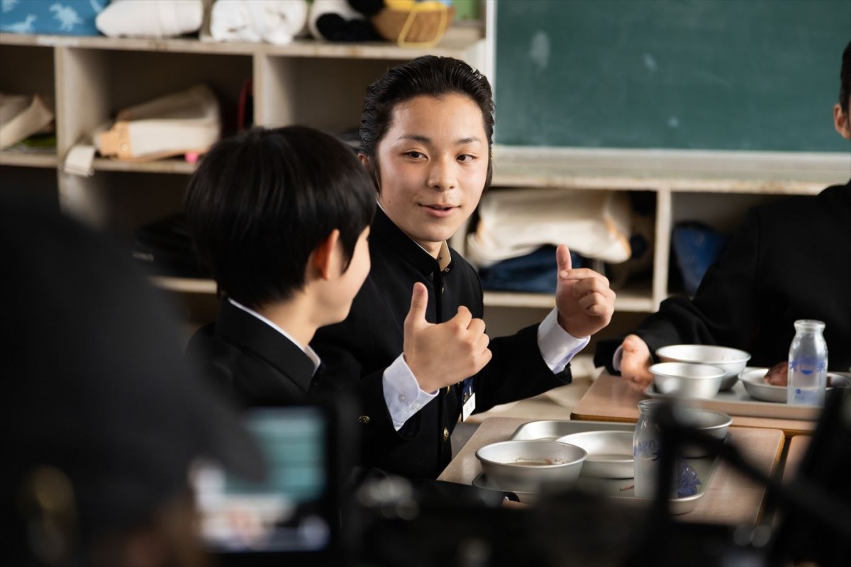 映画『おいしい給食 Road to イカメシ』、個性あふれる生徒たちの場面写真＆“甘利田”市原隼人らの表情豊かな新映像2種到着