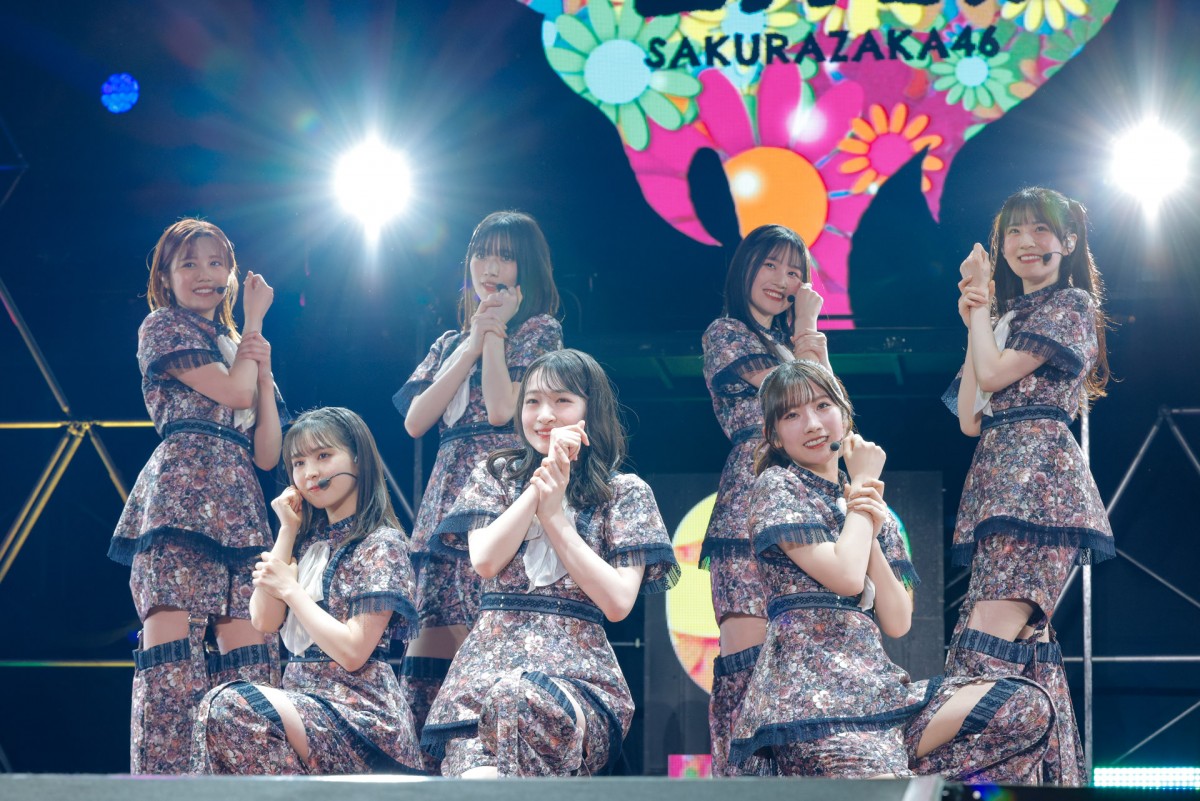 櫻坂46「BACKS LIVE!!」“表題曲なし”の挑戦的セットリスト　12人が熱いパフォーマンス