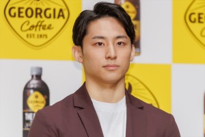 河村勇輝、「ジョージア」キャンペーン発表会に登場
