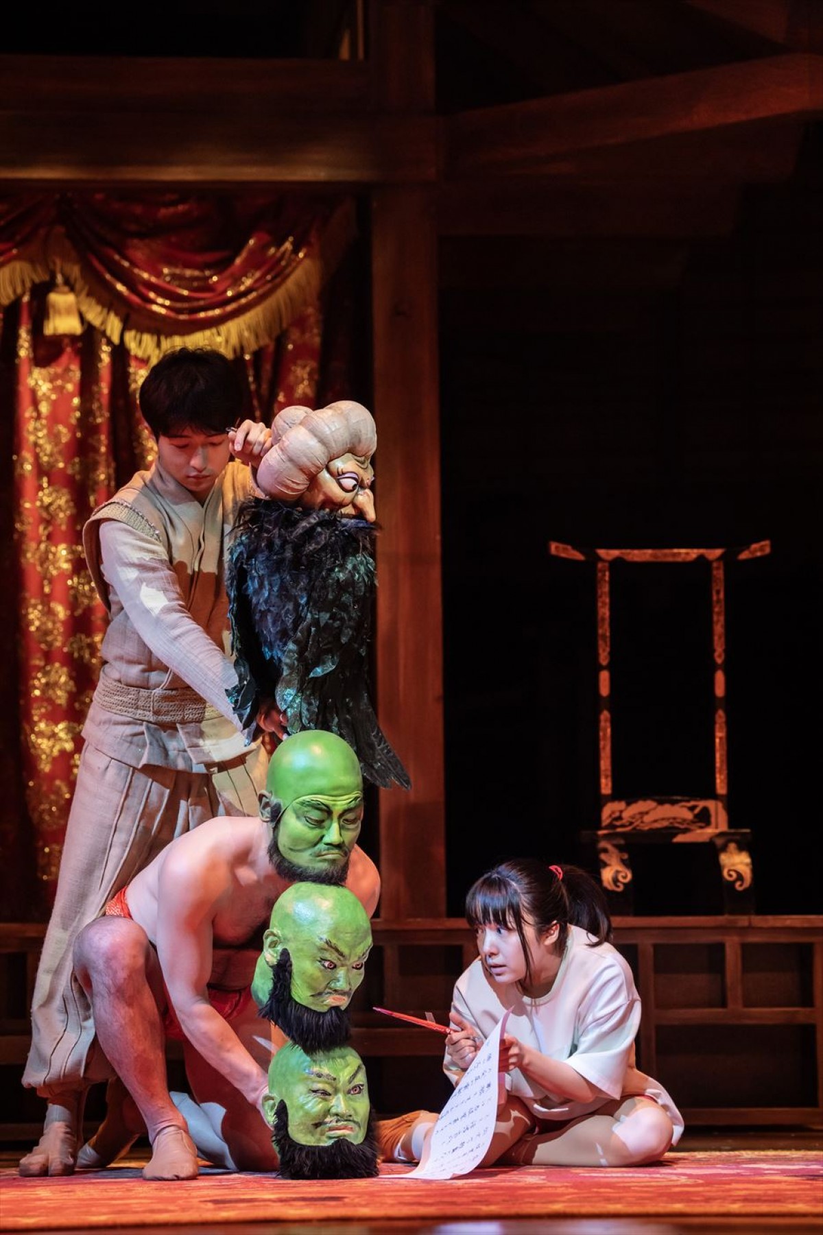 橋本環奈＆上白石萌音が喜びの声！　舞台『千と千尋の神隠し』ロンドン公演開幕