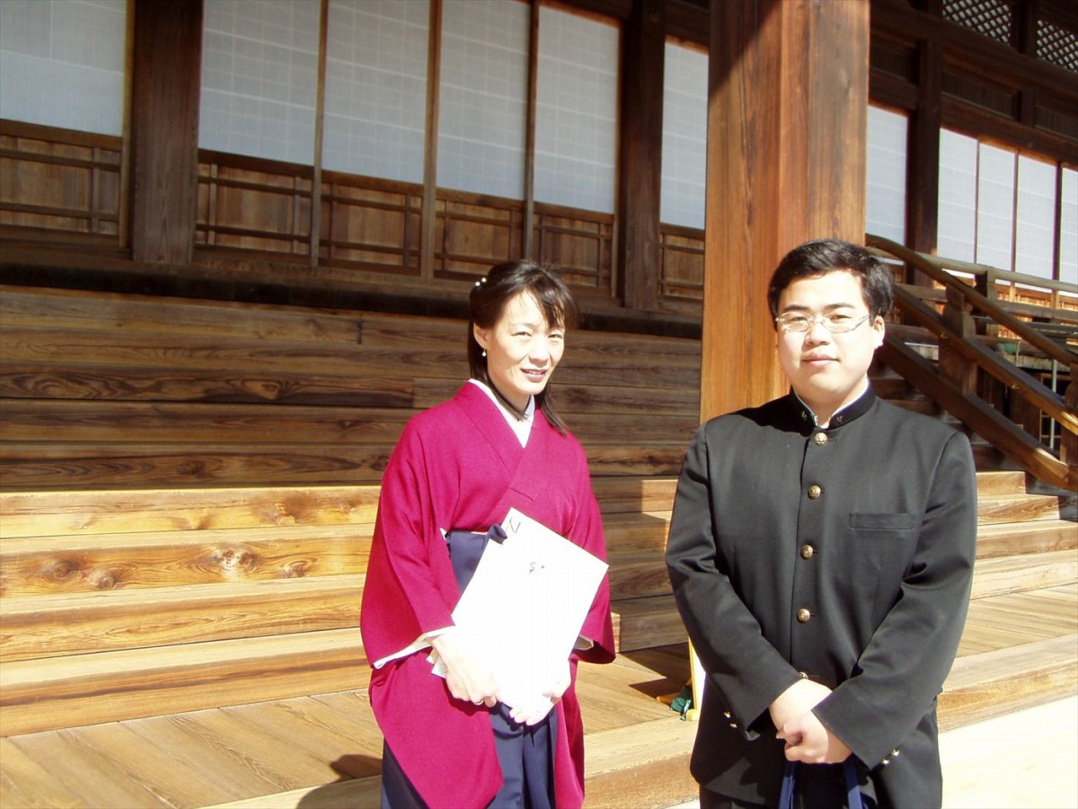 博士と医師の純粋すぎる恋物語！　夫がキスができなかったワケを論文に？　今週の『新婚さん』