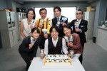 【写真】井ノ原快彦、誕生日を『特捜9』キャストが祝福！　“キャストそっくり”ケーキでサプライズ
