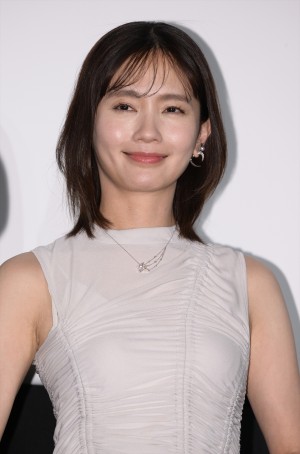 中村ゆり、劇場版『鬼平犯科帳 血闘』初日舞台挨拶に登場