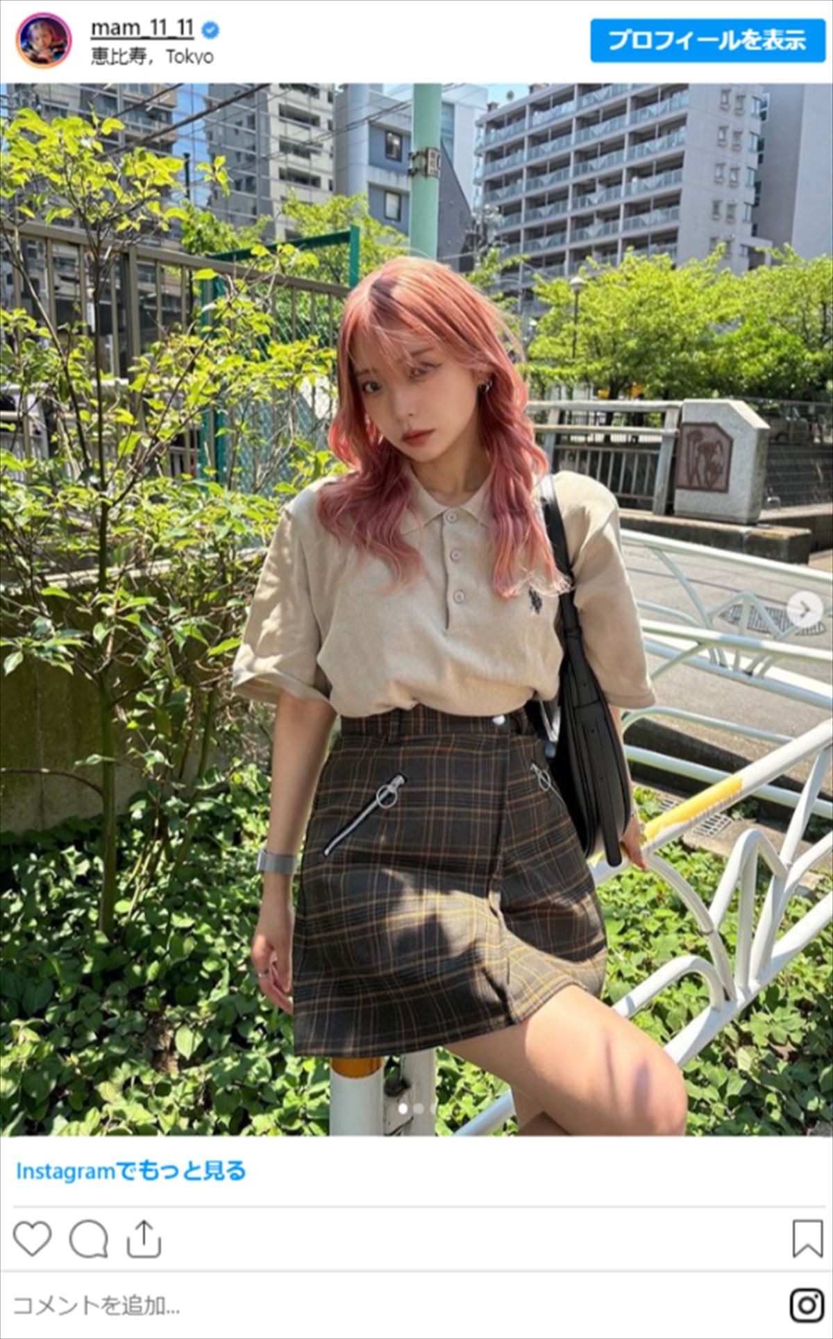 “かわいすぎる双子モデル”姉30歳、“超ミニスカ美脚”ショットにファン歓喜