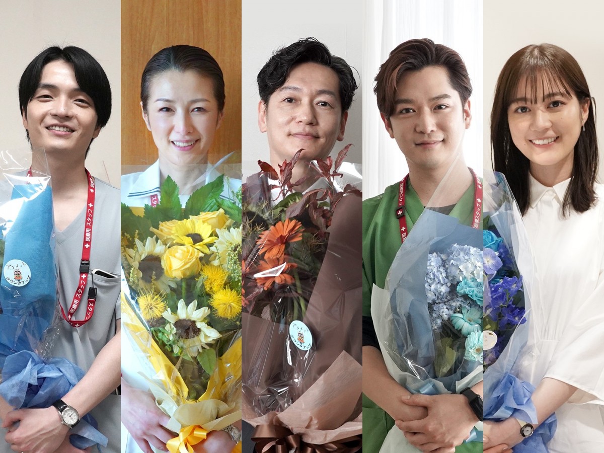 ドラマ『アンメット ある脳外科医の日記』クランクアップを迎えた(左から)岡山天音、吉瀬美智子、井浦新、千葉雄大、生田絵梨花