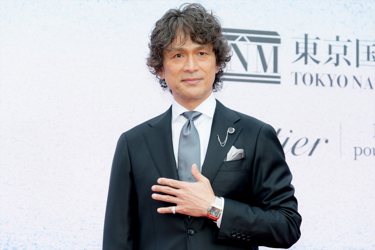 戸田恵梨香、美しいブラックドレスでイベント登場　大切にしている“絆”を明かす「やっぱり家族の絆」