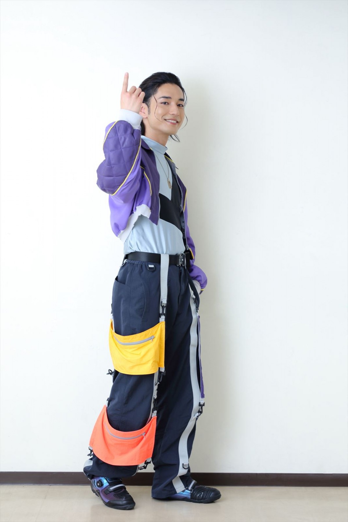 宮澤佑、10年間積み重ねたスーパー戦隊への思い　『爆上戦隊ブンブンジャー』ブンバイオレット抜てきで「ついにヒーローになったんだ！」