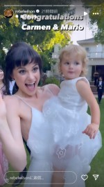 『ピッチ・パーフェクト』レベル・ウィルソンが愛娘と婚約者のツーショット公開！※「Rebel Wilson」インスタグラム
