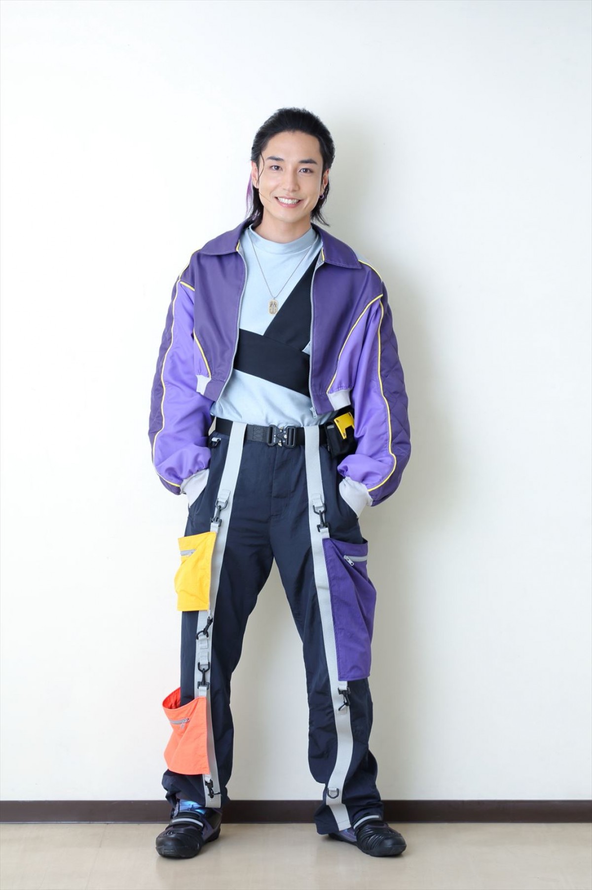 宮澤佑、10年間積み重ねたスーパー戦隊への思い　『爆上戦隊ブンブンジャー』ブンバイオレット抜てきで「ついにヒーローになったんだ！」