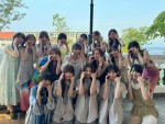 【写真】こんがり日焼けした乃木坂46・五百城茉央（2列目左から2番目）