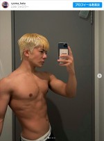 秦崚馬、肉体美にファン歓喜　※「秦崚馬」インスタグラム