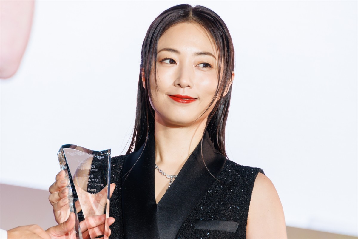 橋本環奈、ジュエリーベストドレッサー10年ぶり受賞に笑顔「少しジュエリーに見合えるようになったのかな」