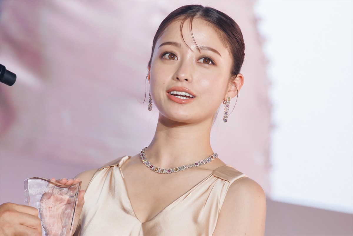 橋本環奈、ジュエリーベストドレッサー10年ぶり受賞に笑顔「少しジュエリーに見合えるようになったのかな」