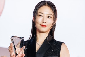 MEGUMI、第35回 日本ジュエリー ベストドレッサー賞 表彰式に登場