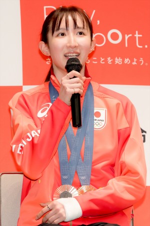 早田ひな、パリ2024オリンピック チームニッセイ 報告会に登場