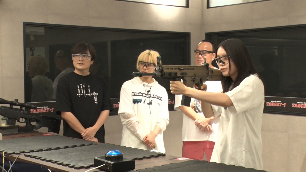 細川たかしが殺し屋に!?　『ベイビーわるきゅーれ エブリデイ！』高石あかり＆伊澤彩織とコラボ動画到着