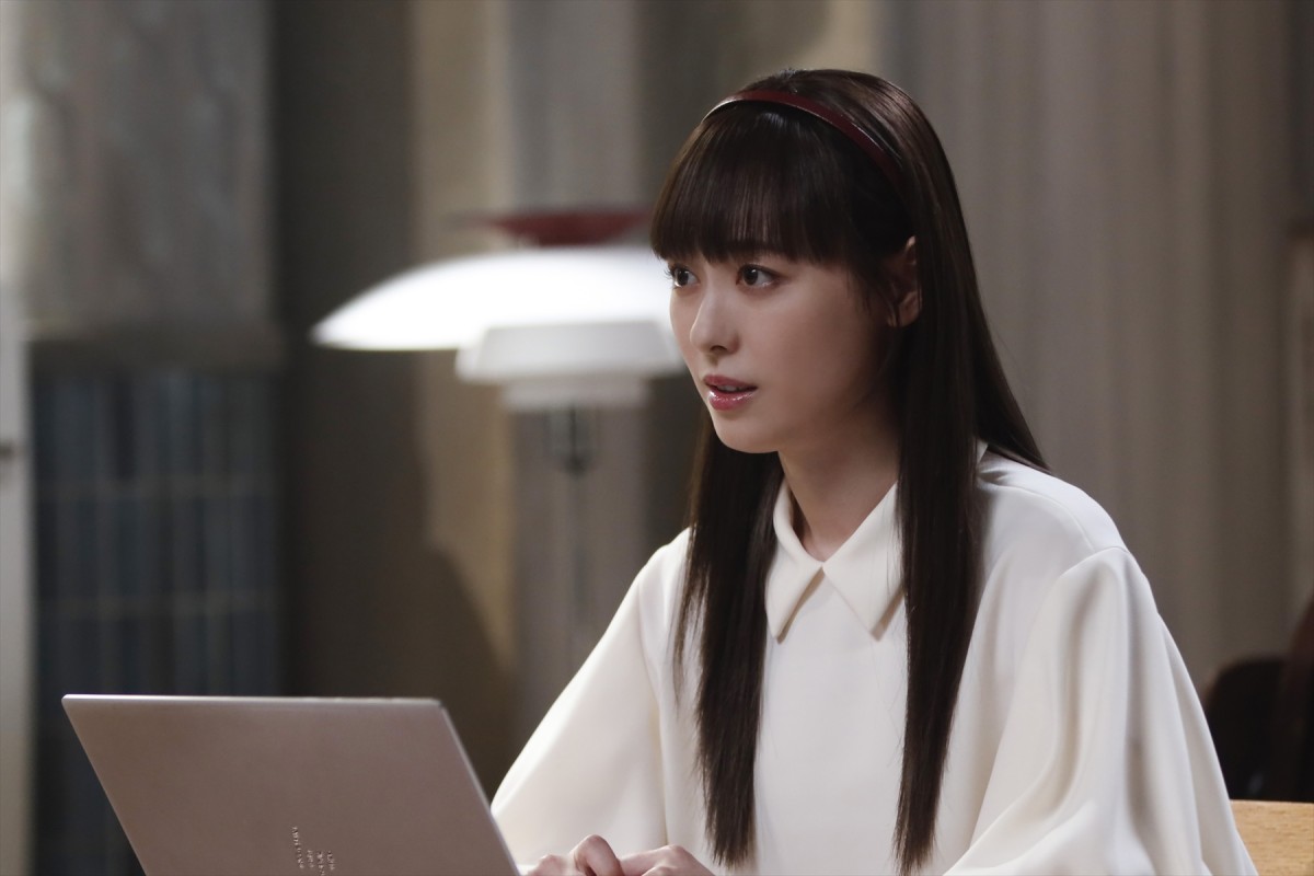 『マル秘の密子さん』第4話　“密子”福原遥の素性を暴こうと九条家の逆襲が始まる