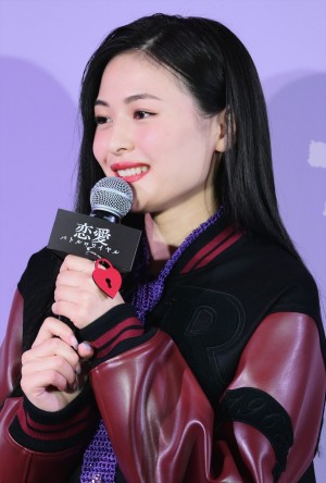 和内璃乃、Netflixシリーズ『恋愛バトルロワイヤル』配信記念イベント 明日蘭学院学園祭に登場