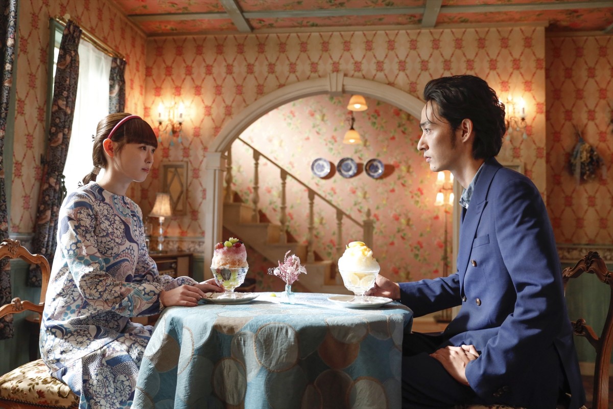 『マル秘の密子さん』“千秋”桜井日奈子、推しと推しの“共闘”に悶絶　ネット共感続々「オタクの鏡」