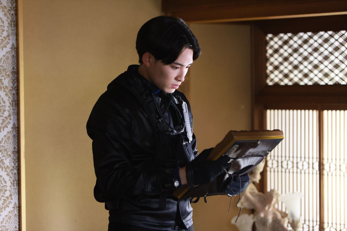 『爆上戦隊ブンブンジャー』第29話「スパイとファミリー」、かつては大也と敵対していた射士郎の過去が明かされる