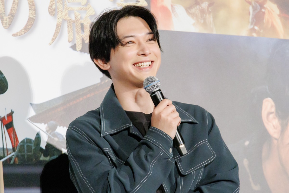 山崎賢人の乗馬技術に吉沢亮がびっくり「役者が乗っているとは思えないスピード」