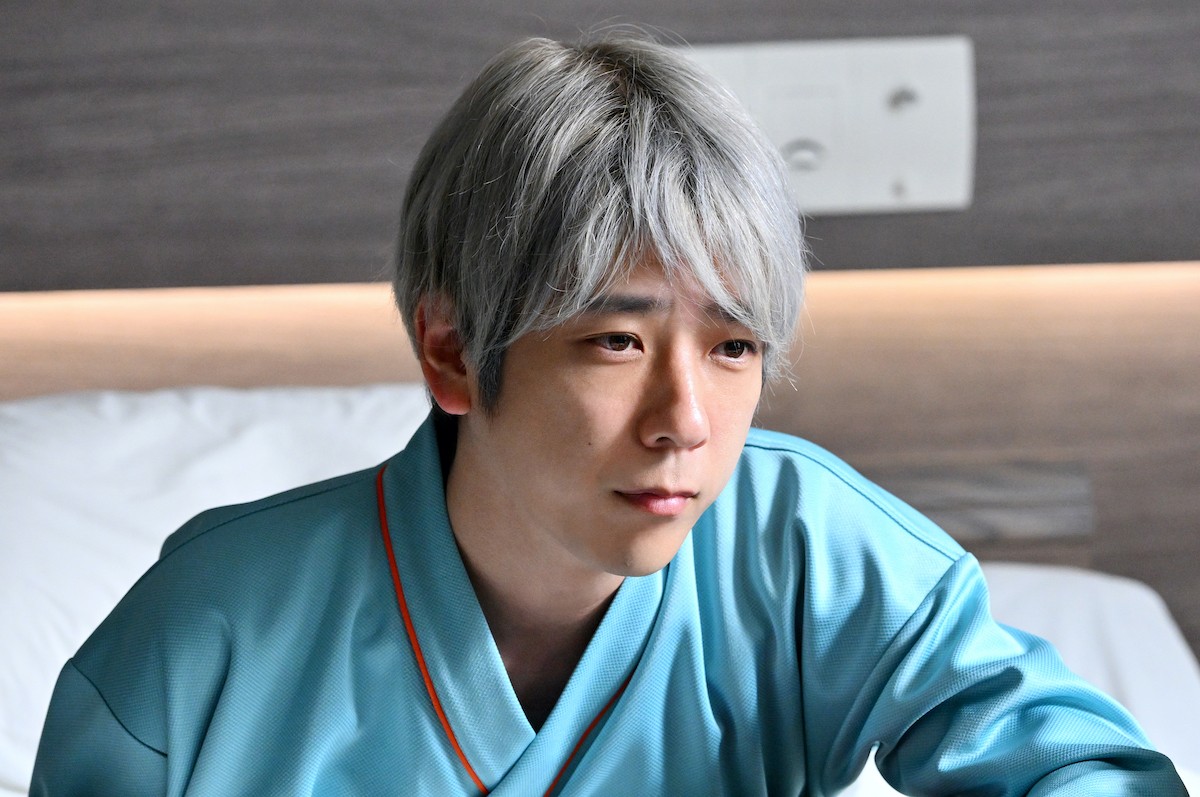 『ブラックペアン シーズン2』“天城”二宮和也、シャンス・サンプルの秘められた過去に反響「悲しすぎる…」
