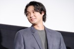 磯村勇斗、映画『若き見知らぬ者たち』完成披露上映舞台挨拶に登場