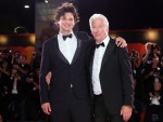 75歳リチャード・ギア、24歳の息子ホーマーとレッドカーペットに登場