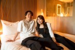 『さよならプロポーズ via ギリシャ』に出演するシュウヘイ&カホ